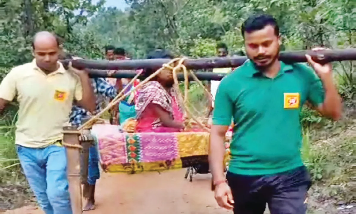  ରାସ୍ତା ନଥିବାରୁ ୩ କିମି ଖଟିଆରେ ବୁହାହେଲେ ଗର୍ଭବତୀ