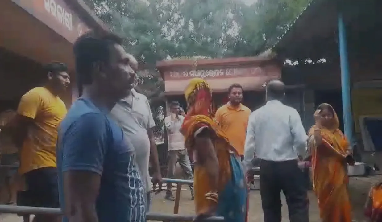  ମଧ୍ୟାହ୍ନ ଭୋଜନ ଖାଦ୍ୟରେ ପୋକ ସାଲୁବାଲୁ, ଘଟଣାସ୍ଥଳରେ ଉତ୍ତେଜନା
