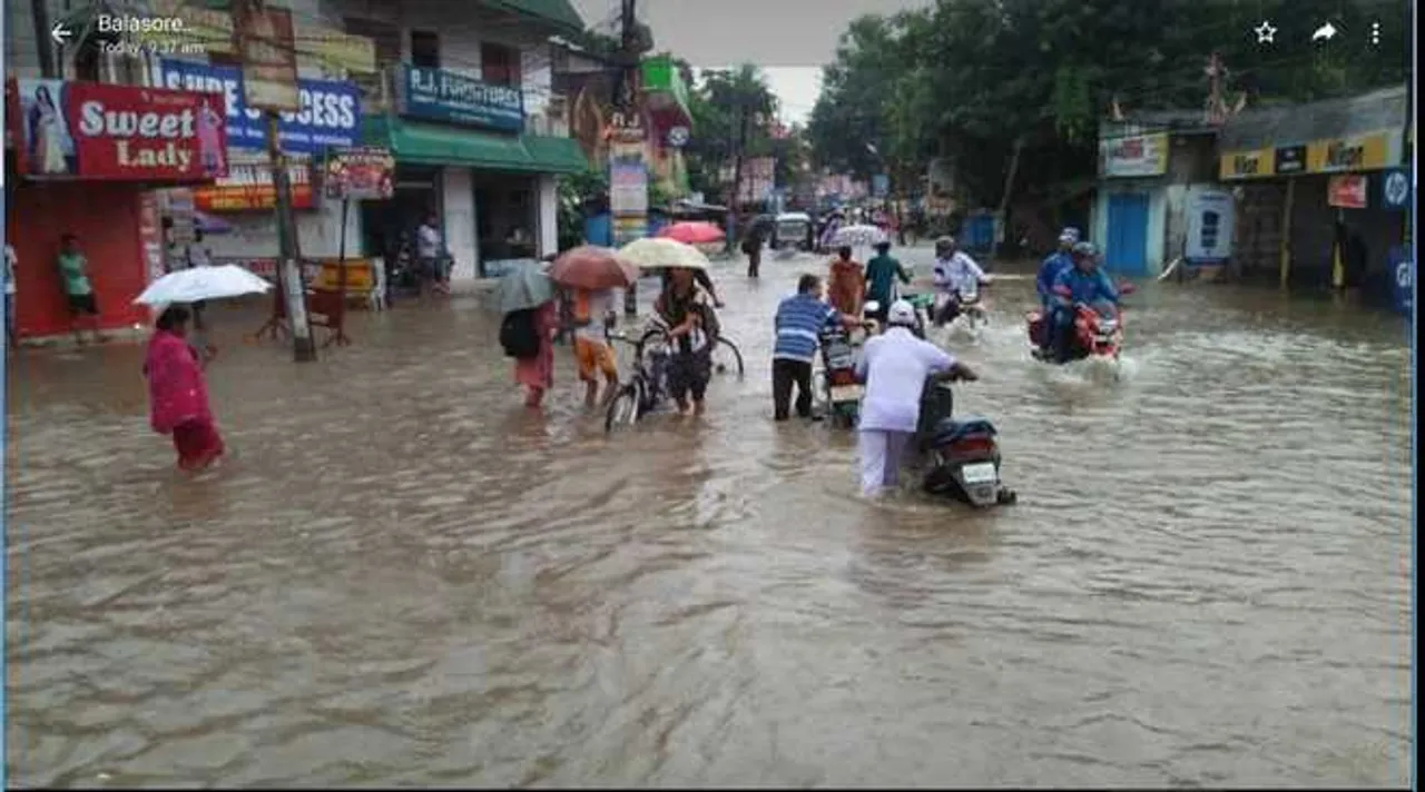  ବର୍ଷା ଜଳରେ ଉବୁଟୁବୁ ବାଲେଶ୍ୱର (ମନୋଜ ବିଶ୍ୱାଳ)