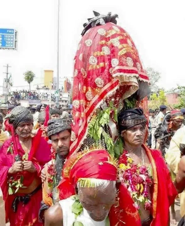  ଛତରଯାତ୍ରା ସମ୍ପନ୍ନ : ରାଜପଥ ରକ୍ତ ରଞ୍ଜିତ