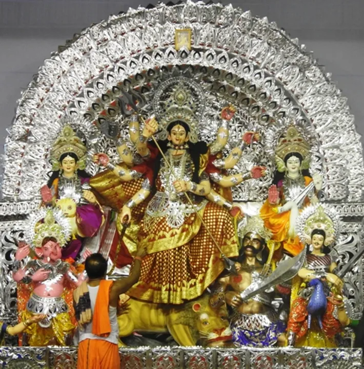  ନ୍ୟୁ ଏଜି କଲୋନୀ: ରୁପେଲି ମେଢ଼ରେ ପୂଜା ପାଉଛନ୍ତି ମା’ ଦୁର୍ଗା