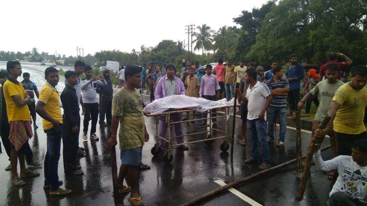  ସତ୍ୟବାଦୀ: ରାସ୍ତା ଉପରେ ମୃତ ଦେହ ରଖି ଏନ୍‌ଏଚ୍‌-୩୧୬ ଅବରୋଧ
