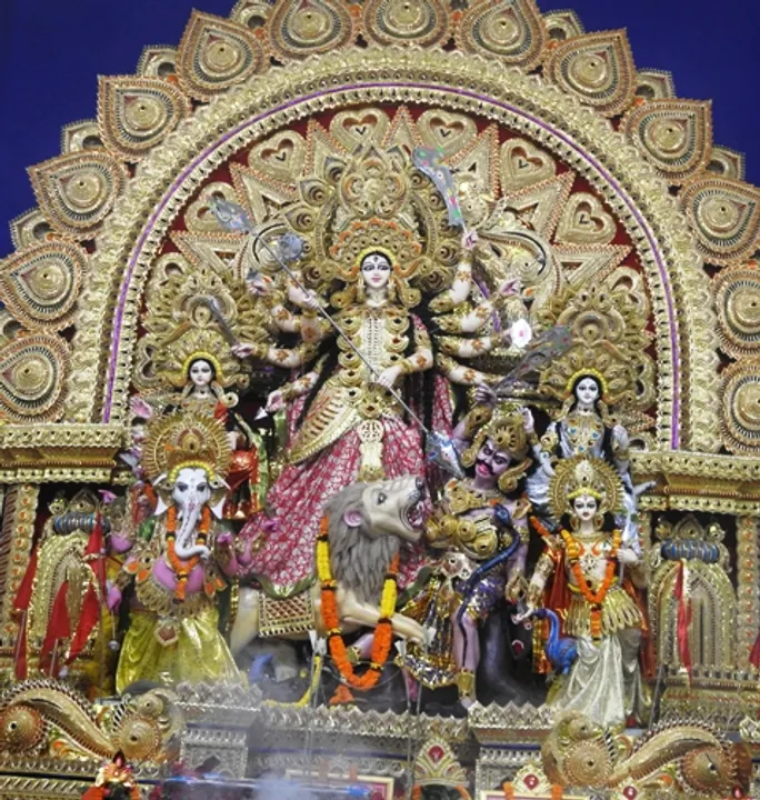  ରସୁଲଗଡ଼ରେ ମା’ ଦୁର୍ଗାଙ୍କ ପାଇଁ ସୁନେଲି ମେଢ଼ର ସାଜସଜା