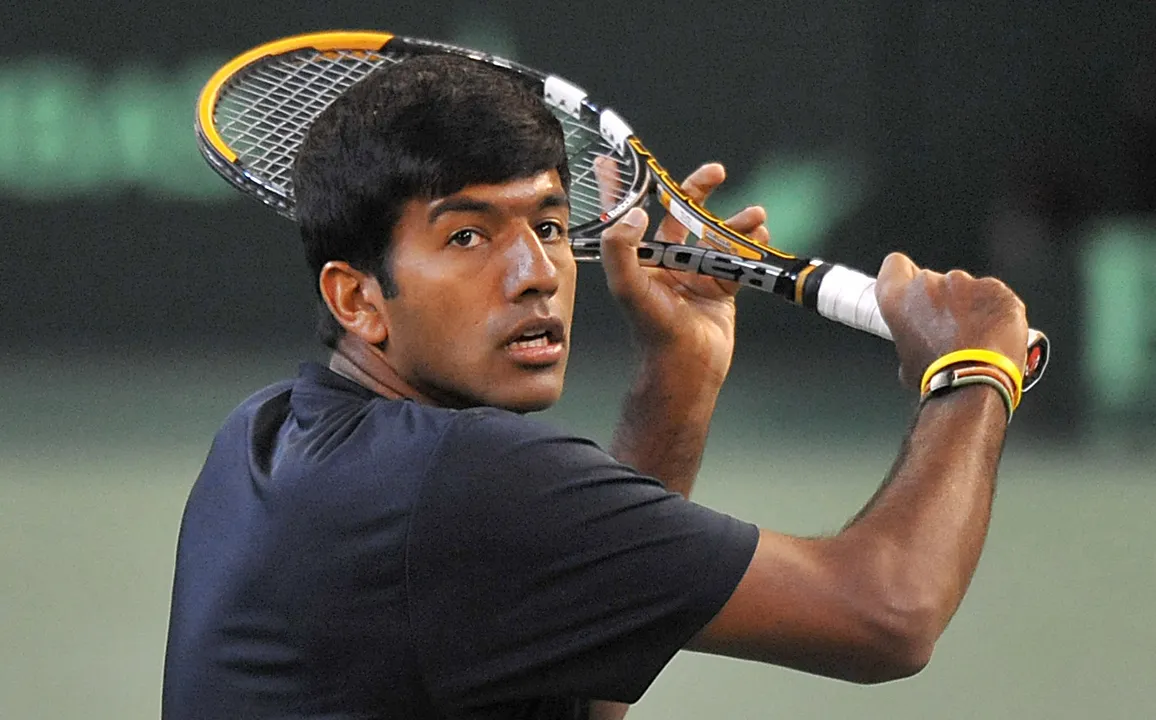  Indian tennis player Rohan Bopanna returns a ball during a practice session at Ellis Park Indoor Arena, in Johannesburg  on  September 16, 2009 ahead of the Davis Cup World Group, 2009 -The three-day tie, starting in Johannesburg on September 18, 2009, will lift the winner into the elite 16-nation World Group. AFP PHOTO / ALEXANDER JOE 