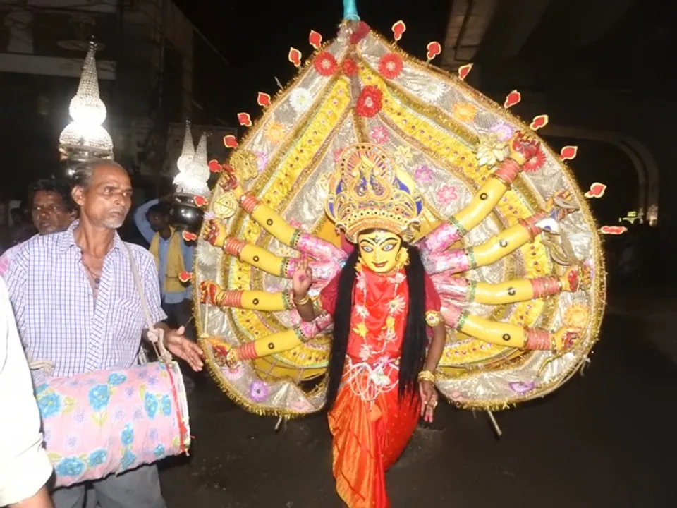  ଭୁବନେଶ୍ୱର ଭସାଣି ଶୋଭାଯାତ୍ରାରେ ବେଳେ ମେଢ ନୃତ୍ୟ ପରିବେଷଣ । 