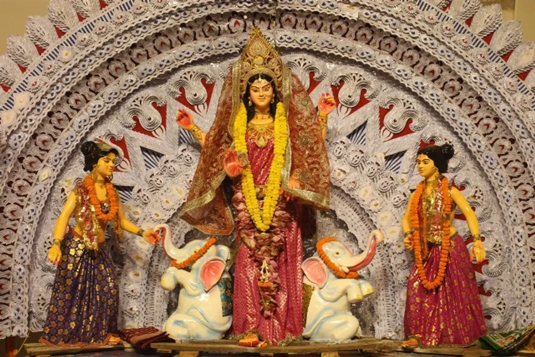  ପୂଜା ପାଇଲେ ଗଜଲକ୍ଷ୍ମୀ, ଧନଲକ୍ଷ୍ମୀ ଓ ଗୋପଲକ୍ଷ୍ମୀ