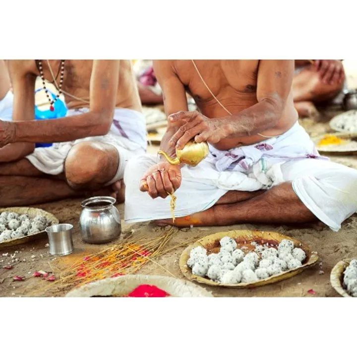  ପିତୃ ପୁରୁଷଙ୍କ ଶ୍ରାଦ୍ଧ ପାଇଁ ଏକାମ୍ର କ୍ଷେତ୍ରରେ ଭିଡ଼