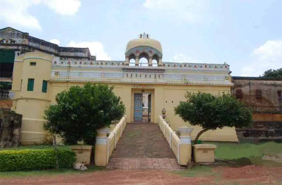  ସାମିଲ୍‌ ହେଲେ ୧୬ ରାଜପ୍ରାସାଦର ଦାୟାଦ