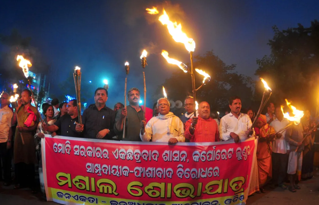  ସମ୍ବିଧାନ ଓ ଗଣତନ୍ତ୍ର ବଞ୍ଚାଇବାକୁ ଆହ୍ଵାନ