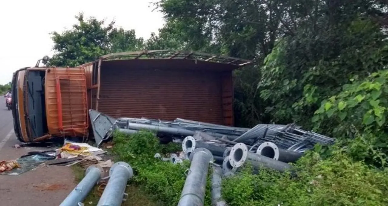  ମାଲବାହୀ ଟ୍ରକ୍‌ ଓଲଟି ୩ ମୃତ