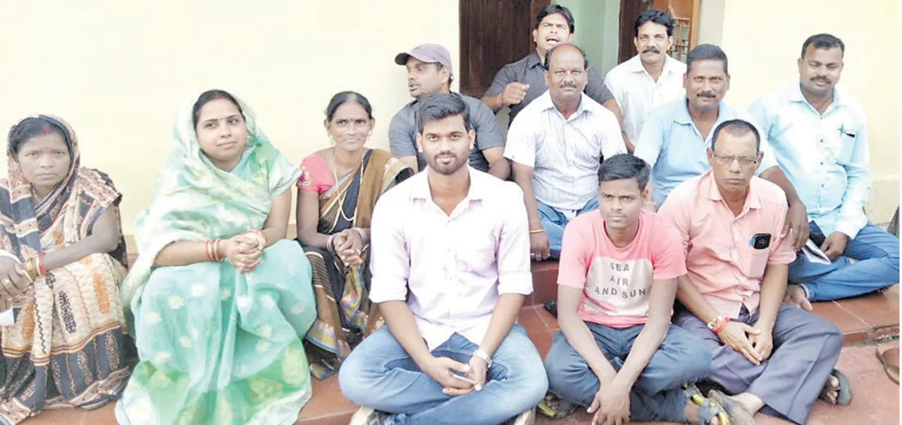  କାଉନ୍‌ସିଲର୍‌ଙ୍କୁ ଦୁର୍ବ୍ୟବହାରର ପ୍ରତିବାଦ: ଜନସ୍ୱାସ୍ଥ୍ୟ ବିଭାଗ କାର୍ଯ୍ୟାଳୟରେ ଧାରଣା