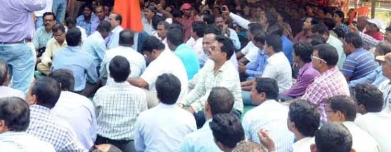  ୪୮୮ କଲେଜ କର୍ମଚାରୀଙ୍କୁ ଅଣଦେଖା; ମୁଖ୍ୟମନ୍ତ୍ରୀଙ୍କ ହସ୍ତକ୍ଷେପ ଦାବି