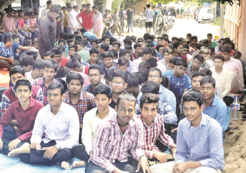  ଏସ୍‌ସିବିରେ ହାଉସ ସର୍ଜନଙ୍କ କାର୍ଯ୍ୟବନ୍ଦ