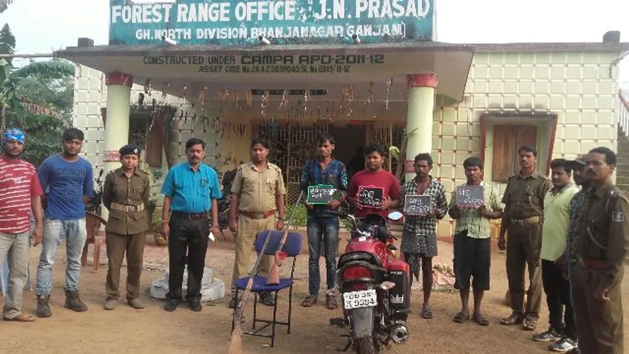  ଶିକାର ଉଦ୍ୟମ ପଣ୍ଡ : ୪ ଶିକାରୀ ଗିରଫ, ଦୁଇ ବନ୍ଧୁକ