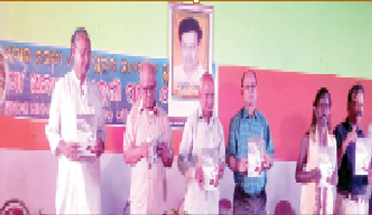  ପାହାଡ଼ ଚଢ଼ା ଓ ବନ ସୁରକ୍ଷାର ଅଭିନବ ଉତ୍ସବ:ଜଙ୍ଗଲରେ ଯାତ୍ରା