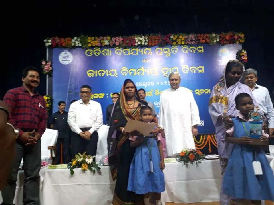  ବଡ଼ଭଉଣୀକୁ କୁମ୍ଭୀର ମୁହଁରୁ ବଞ୍ଚାଇବା ଘଟଣା : ମମତାକୁ ମିଳିଲା ସାହସିକତା ପୁରସ୍କାର