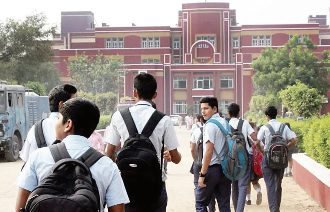  Gurugram: Students arrive at Gurugram's Ryan International School which re-opened on Monday after 10 days closure following the murder of an eight-year-old boy inside a toilet of the school. PTI Photo  (PTI9_18_2017_000106B) 