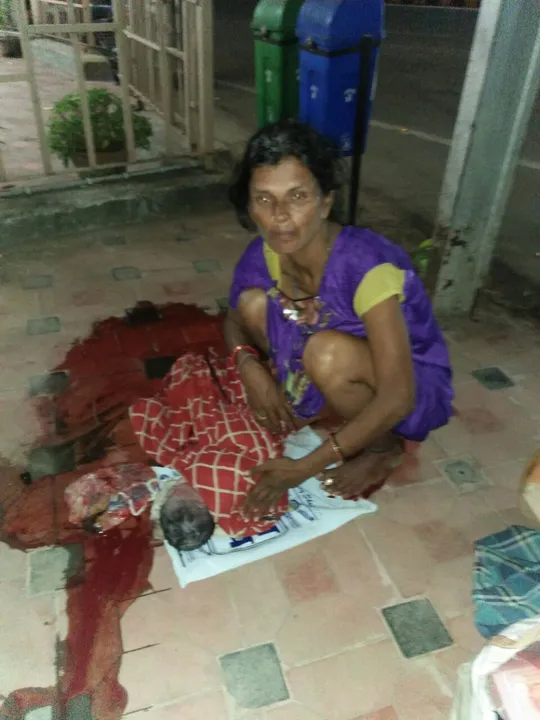  ରକ୍ତ ଜୁଡ଼ୁବୁଡ଼ୁ ରେହନାଙ୍କୁ ଡାକ୍ତରଖାନା ନେବାକୁ ମନା କରିଥିଲା ଅଟୋ