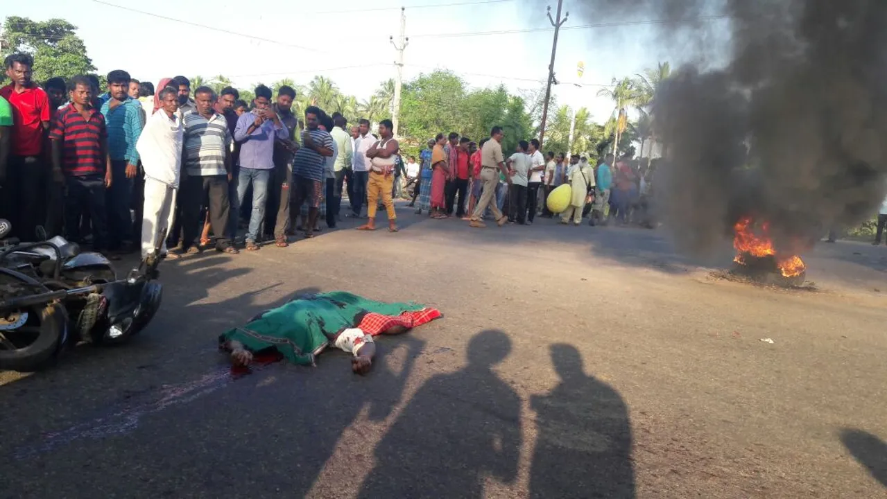  ଟ୍ରକ୍‌ ଧକ୍କାରେ ବାଇକ୍‌ ଆରୋହୀଙ୍କ ମୃତ୍ୟୁ
