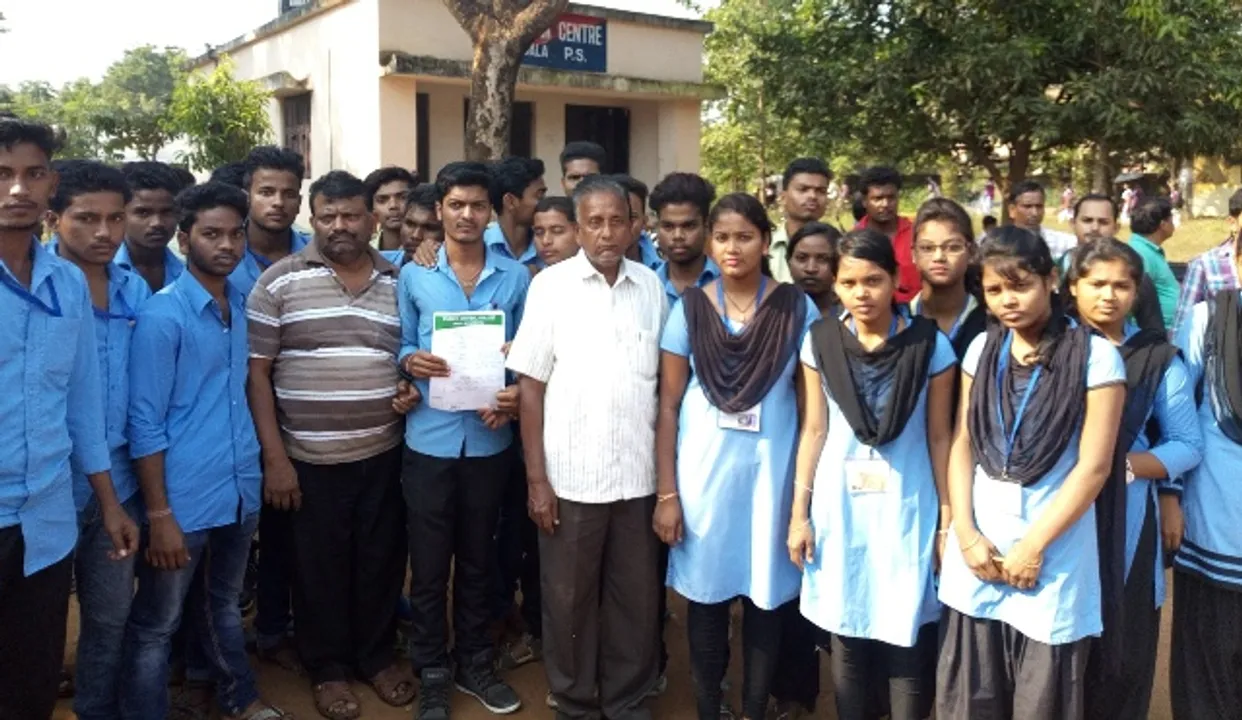  ଥାନା ଘେରିଲେ ଛାତ୍ରଛାତ୍ରୀ