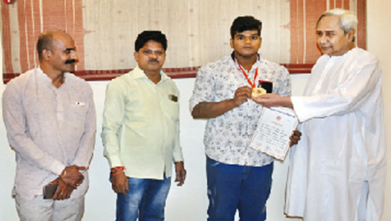  ସ୍ୱର୍ଣ୍ଣ ବିଜେତା ଅରିଜିତଙ୍କୁ ମୁଖ୍ୟମନ୍ତ୍ରୀଙ୍କ ସମ୍ବର୍ଧନା