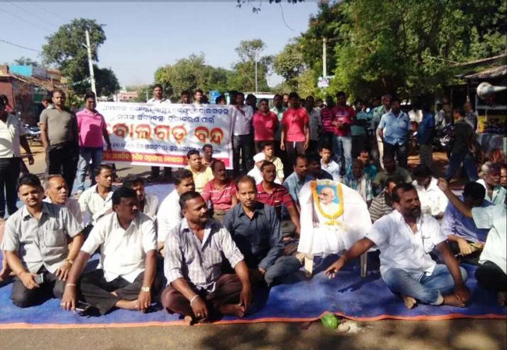  ବୋଲଗଡ଼: ବନ୍ଦ ଡାକରା ଯୋଗୁଁ  ଜାତୀୟ ରାଜପଥରେ ଗାଡ଼ି ଚଳାଚଳ ବନ୍ଦ