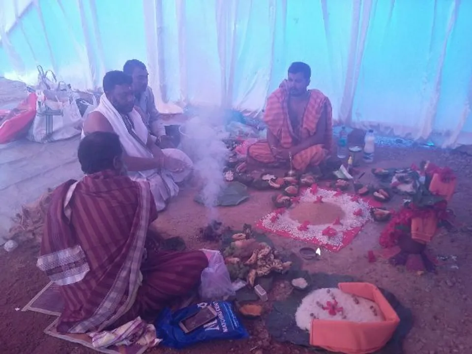 ବମିଖାଲ ଓଭରବ୍ରିଜ୍‌ ଭୁଶୁଡ଼ିବା ଘଟଣା : ପୂଜାର୍ଚ୍ଚନା ପରେ କାମ ଆରମ୍ଭ