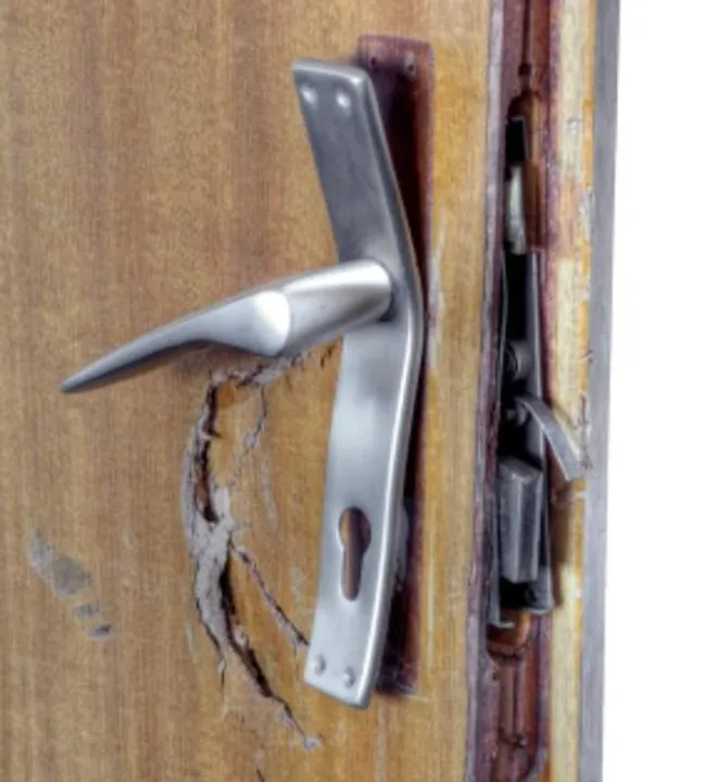  Broken Lock 