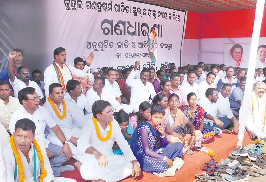  କୁନ୍ଦୁଲି ଗଣଦୁଷ୍କର୍ମ : ପୀଡ଼ିତା ମେଡିକାଲରେ, ରାଜଭବନ ଆଗରେ ସଂପର୍କୀୟ