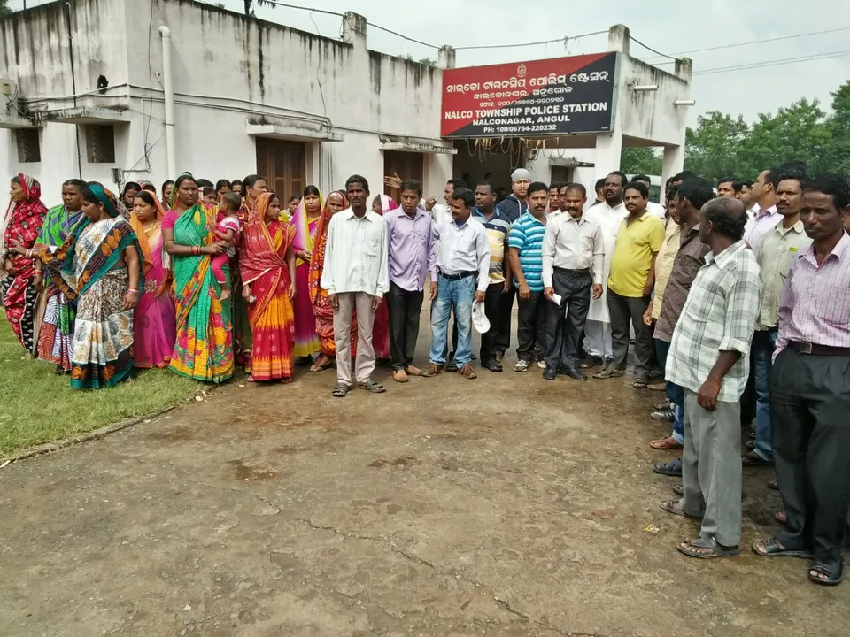  ମିଥ୍ୟା ଅଭିଯୋଗରେ ଯୁବକ ଗିରଫ, ପ୍ରତିବାଦରେ ଗ୍ରାମବାସୀଙ୍କ ନାଲକୋ ଥାନା ଘେରାଉ