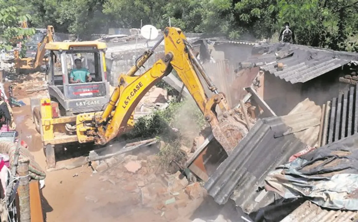  ୨୦୦ ଫୁଟିଆ ଏକାମ୍ରକାନନ-ଆଇଏମ୍‌ଏ ରାସ୍ତା ନିର୍ମାଣ ପ୍ରସଙ୍ଗ: ସର୍ଭେ ପରେ ମେଳି ବାନ୍ଧିଲେଣି ବସ୍ତିବାସିନ୍ଦା