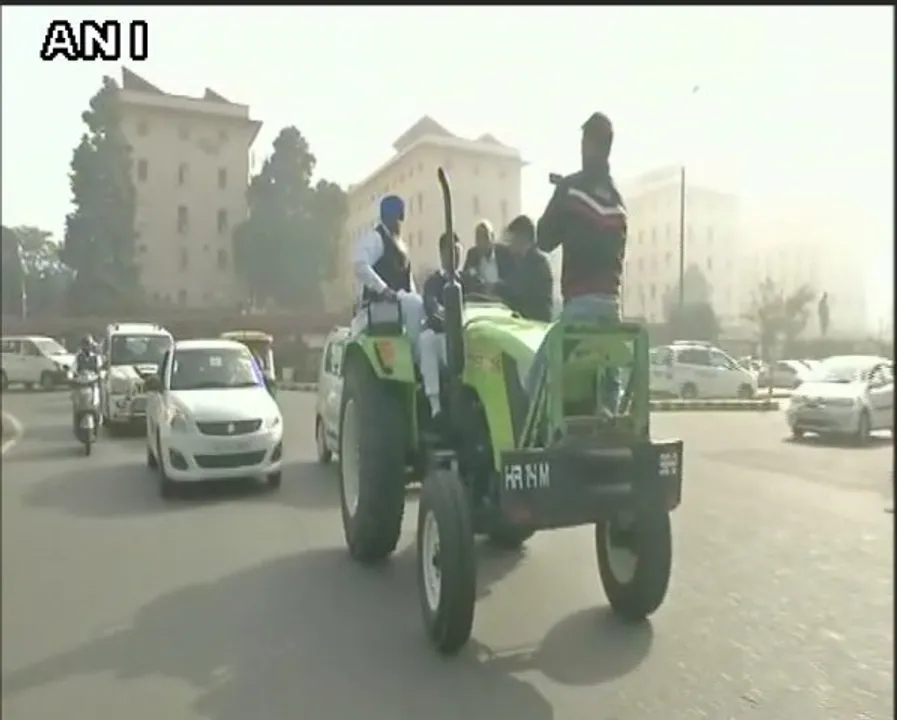  ଟ୍ରାକ୍ଟର ଚଳାଇ ସଂସଦରେ ପହଞ୍ଚିଲେ ଦେଶର ସର୍ବକନିଷ୍ଠ ସାଂସଦ ଦୁଶ୍ୟନ୍ତ