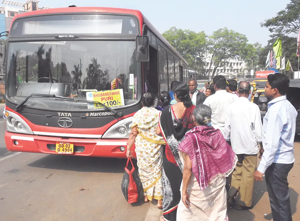  ୫ ଦିନ ହେଲା ଗଡ଼ୁନି ବସ୍‌: ହାତ ଟେକି ଦେଇଛି ପ୍ରଶାସନ