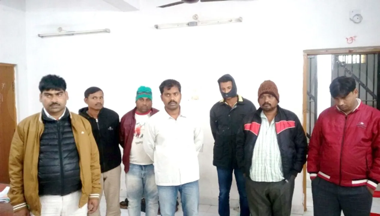  ଜୁଆ ଆଡ୍ଡାରେ ଚଢ଼ଉ : କିଙ୍ଗ୍‌ ପିନ୍‌ ଭ୍ରାତାଙ୍କ ସମେତ ୭ ଗିରଫ