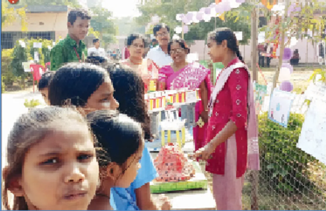  ଛାତ୍ରଛାତ୍ରୀଙ୍କ ଦ୍ୱାରା ଶିକ୍ଷଣ ସାମଗ୍ରୀ ପ୍ରଦର୍ଶନୀ