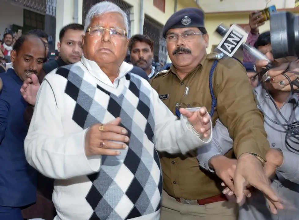  Ranchi: RJD supremo Lalu Prasad Yadav escorted by police officials after being convicted by the special CBI court in fodder scam case, in Ranchi on Saturday. PTI Photo(PTI12_23_2017_000113B) 
