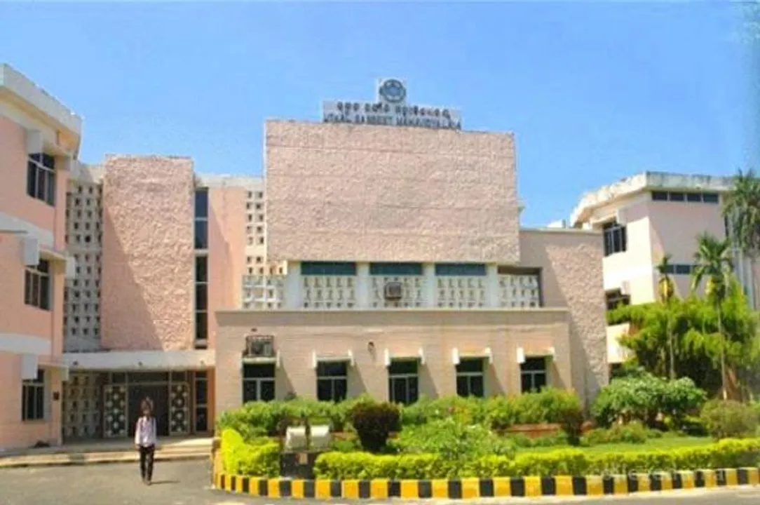 ଛାତ୍ରୀଙ୍କୁ ନିଶା ଦେଇ ନଗ୍ନ ଭିଡିଓ ଉତ୍ତୋଳନ