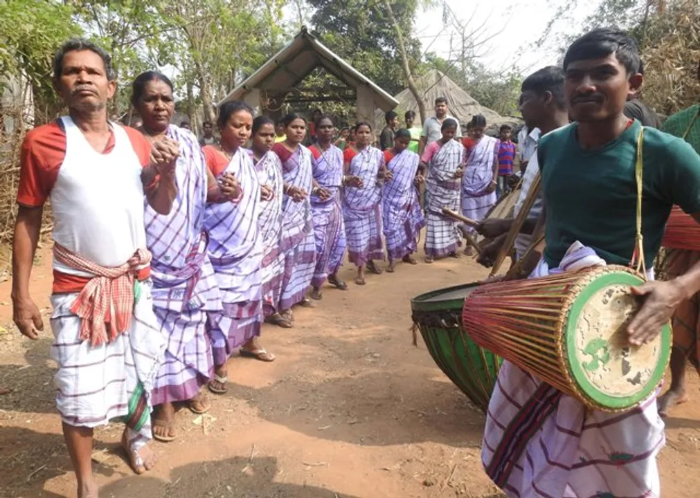  ମକର ସଂକ୍ରାନ୍ତି ପାଇଁ ନୃତ୍ୟର ତାଳେ ତାଳେ ଆଦିବାସୀ