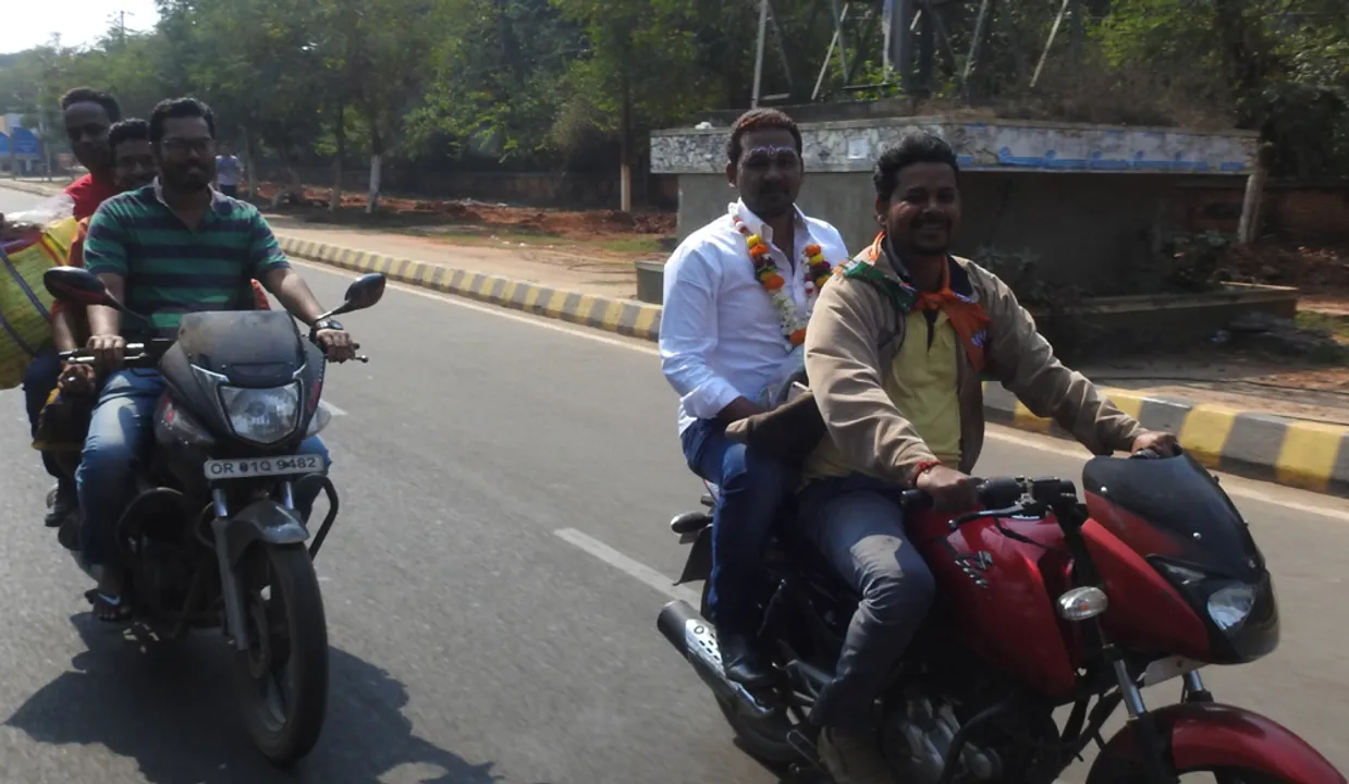  ଓଡ଼ିଶା ବନ୍ଦ ବେଳେ ବାଇକ୍‌ରେ ଗଲେ ବର ଓ ବ୍ରାହ୍ମଣ