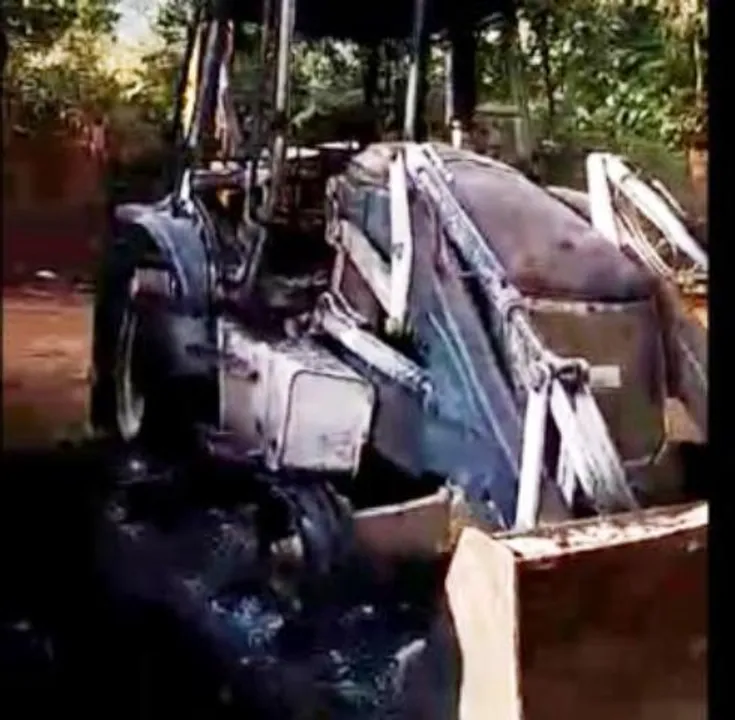 ଭବାନୀପାଟଣା: ୧ ଜେସିବି, ୪ ଟ୍ରାକ୍ଟରରେ ନିଆଁ ଲଗାଇଦେଲେ ମାଓବାଦୀ