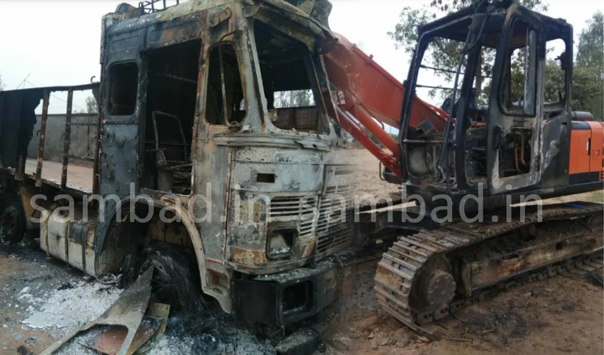  ମାଲକାନଗିରି: ତେଲେଙ୍ଗାନାରେ ୯ଟି ଗାଡ଼ି ପୋଡିବା ସହିତ ପୁଲିସ ଇନ୍‌ଫରମର ସନ୍ଦେହରେ ଜଣଙ୍କୁ ହତ୍ୟା କଲେ ମାଓବାଦୀ