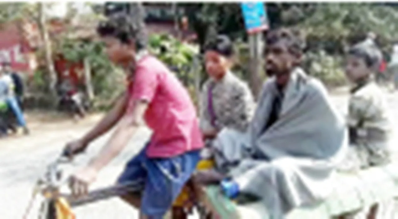  ଟ୍ରଲିରେ ବୁହା ହେଲେ ରୋଗୀ