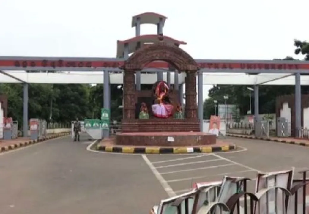  ଛାତ୍ରଙ୍କୁ ଦୁର୍ବ୍ୟବହାର ନେଇ ବାଣୀବିହାର ଛକରେ ଉତ୍ତେଜନା