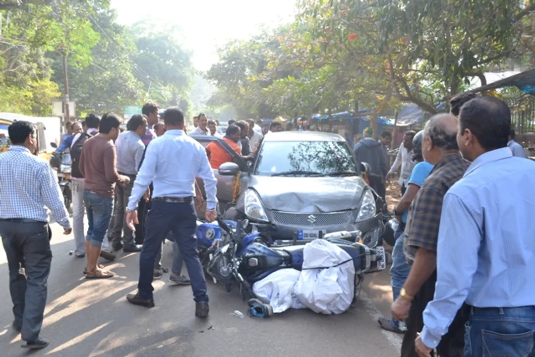  ଟ୍ରେଜେରି ସମ୍ମୁଖରେ ସିରିଜ୍‌ ଦୁର୍ଘଟଣା : ଅଳ୍ପକେ ବର୍ତ୍ତିଲେ ପଥଚାରୀ