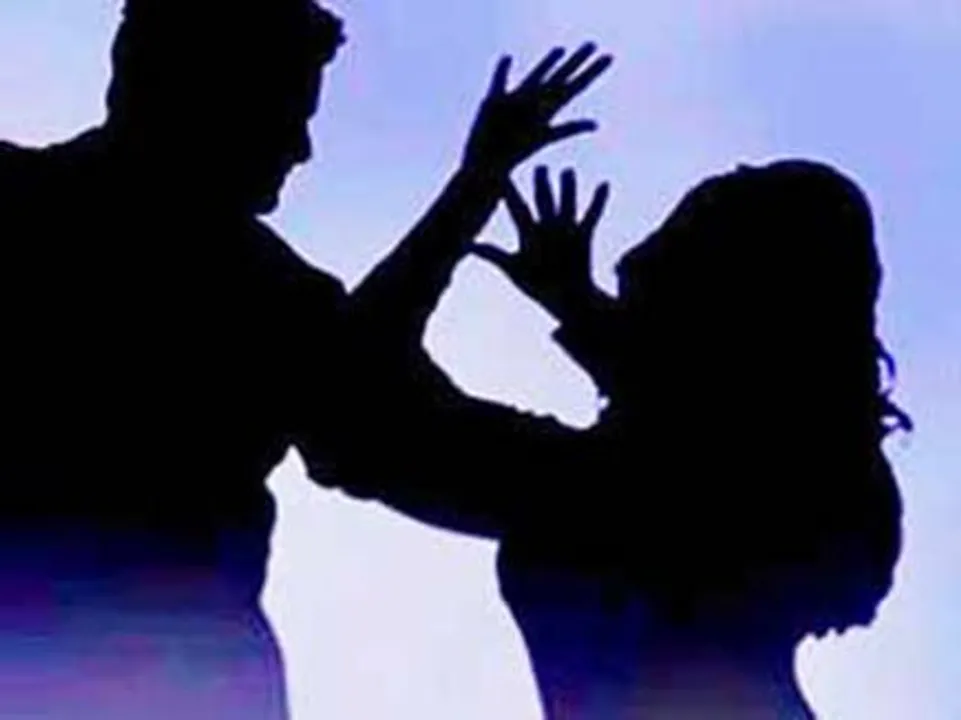  ଯୁବକଙ୍କ ଉନ୍ମତ୍ତ କାଣ୍ଡ : ବିଚ୍‌ ରାସ୍ତାରେ ମହିଳାଙ୍କୁ ଆକ୍ରମଣ