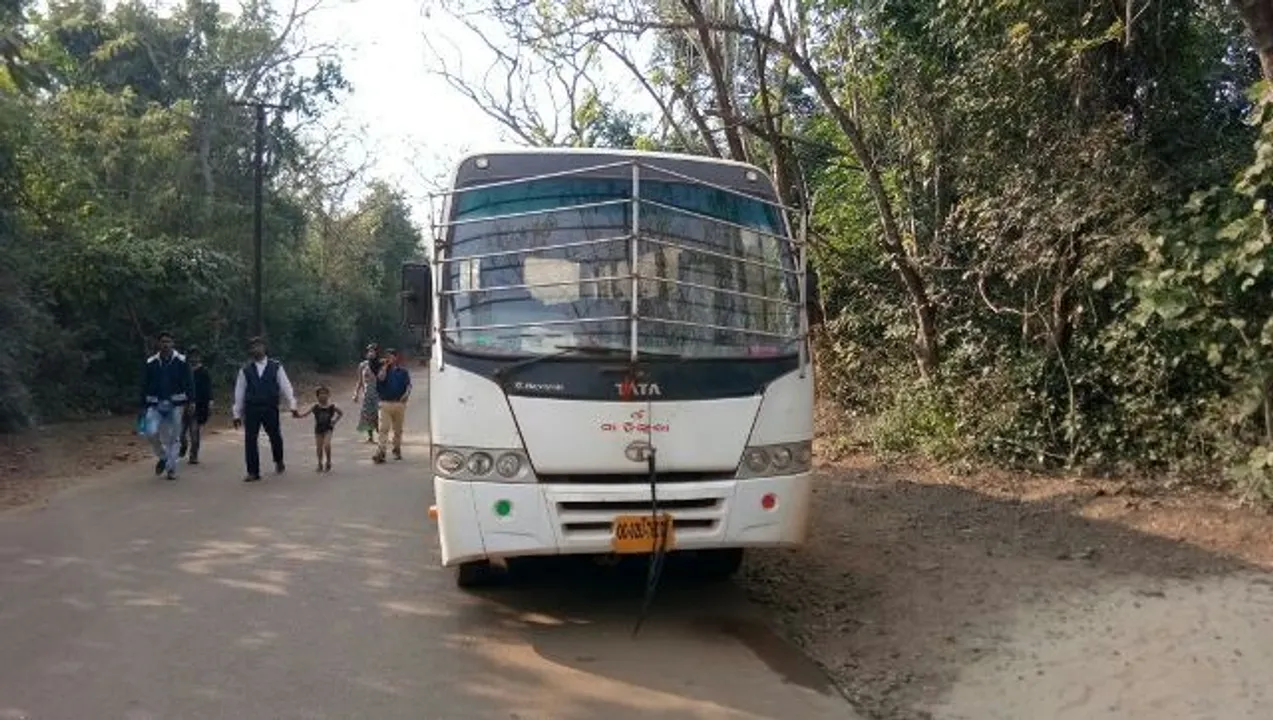  ନନ୍ଦନକାନନରେ ଅଘଟଣ : ପର୍ଯ୍ୟଟକଙ୍କୁ ଧକ୍କା ଦେଲା ସଫାରି ବସ୍‌