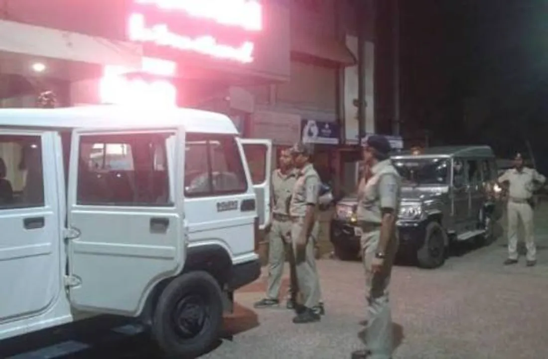  ୭ ଡ୍ୟାନ୍ସ ବାର୍‌ ଉପରେ ଚଢ଼ଉ