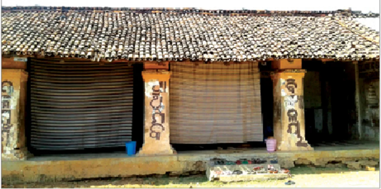  ମଣ୍ଡପରେ ଚାଲିଛି ରଜାମୁଣ୍ଡା ପ୍ରାଥମିକ ସ୍କୁଲ