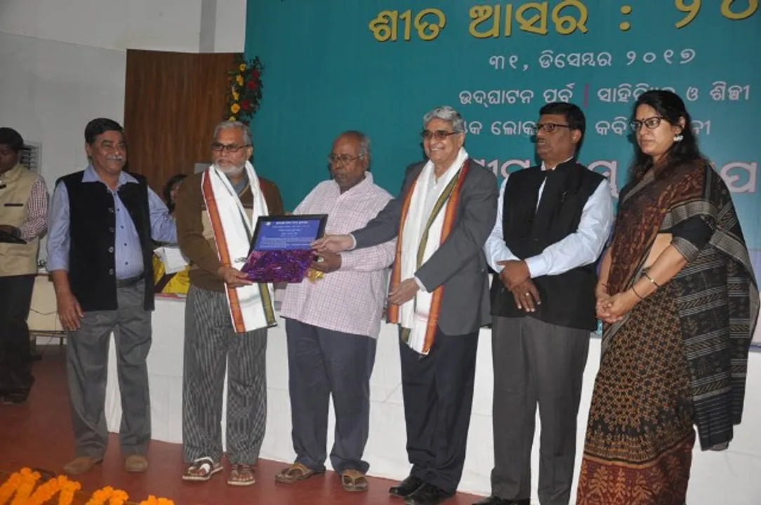  ସାହିତ୍ୟ ସମାଜକୁ ଦିଗ୍‌ଦର୍ଶନ ଦିଏ