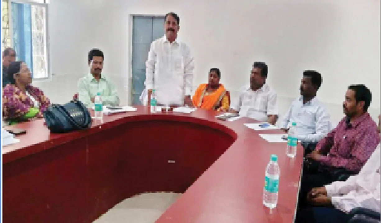  ଉନ୍ନୟନ କାର୍ଯ୍ୟରେ ଅବହେଳା ନେଇ ବିଗିଡ଼ିଲେ ବିଧାୟକ